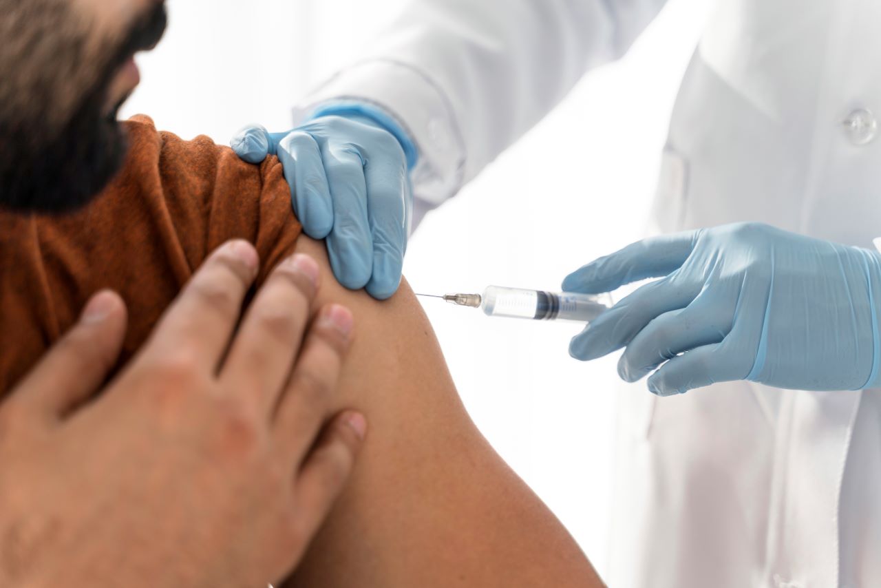 man being vaccinating by doctor close up 190149231864ec7eb2d3d53