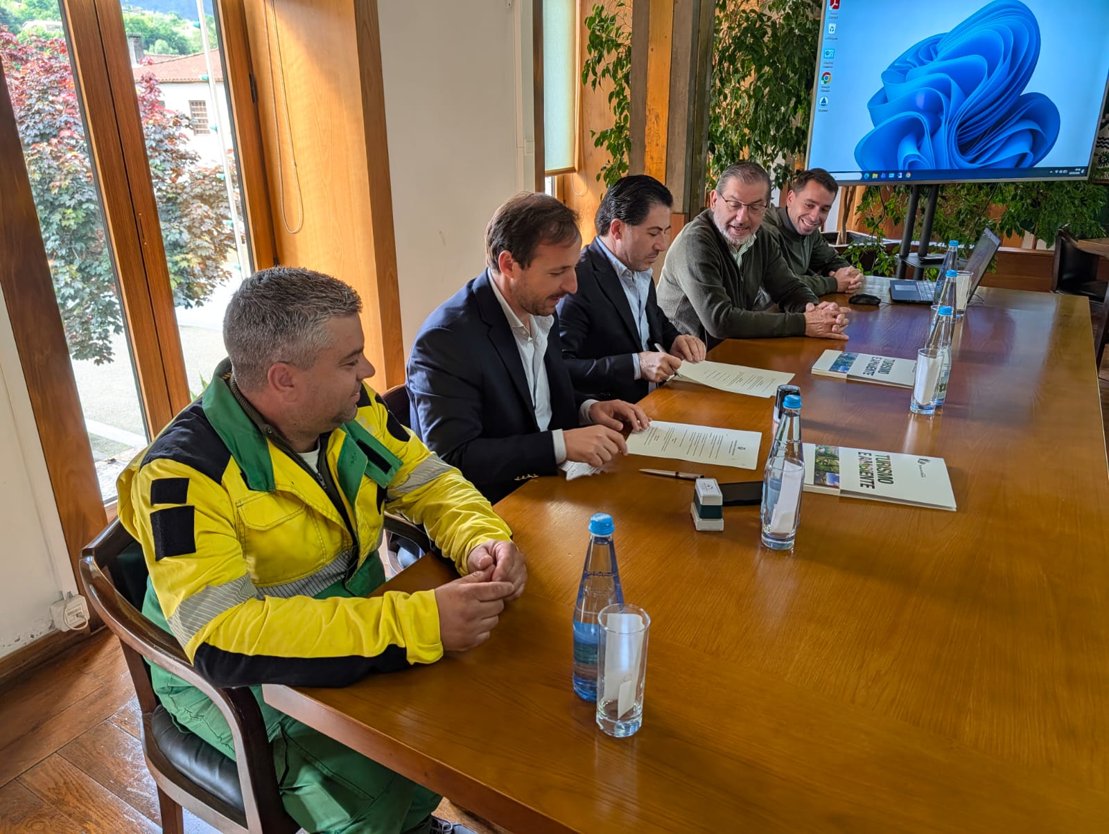 MUNICÍPIO DE TERRAS DE BOURO E ASSOCIAÇÃO FLORESTAL DO CÁVADO CELEBRAM ADENDA A PROTOCOLO